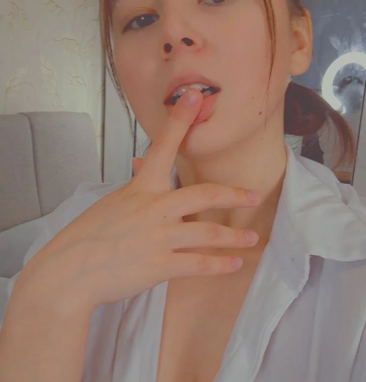 CwenEliot: офлайн-секс-чат