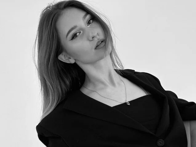 AriaMente অ  ফলাইন XXX চ্যাট