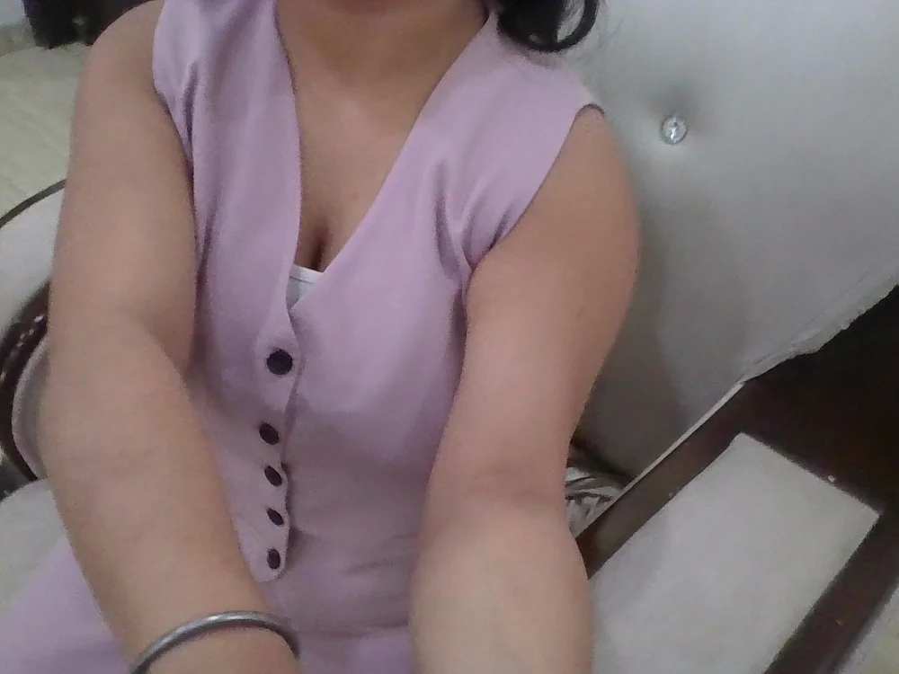 karandeep_kaur_isback cam model