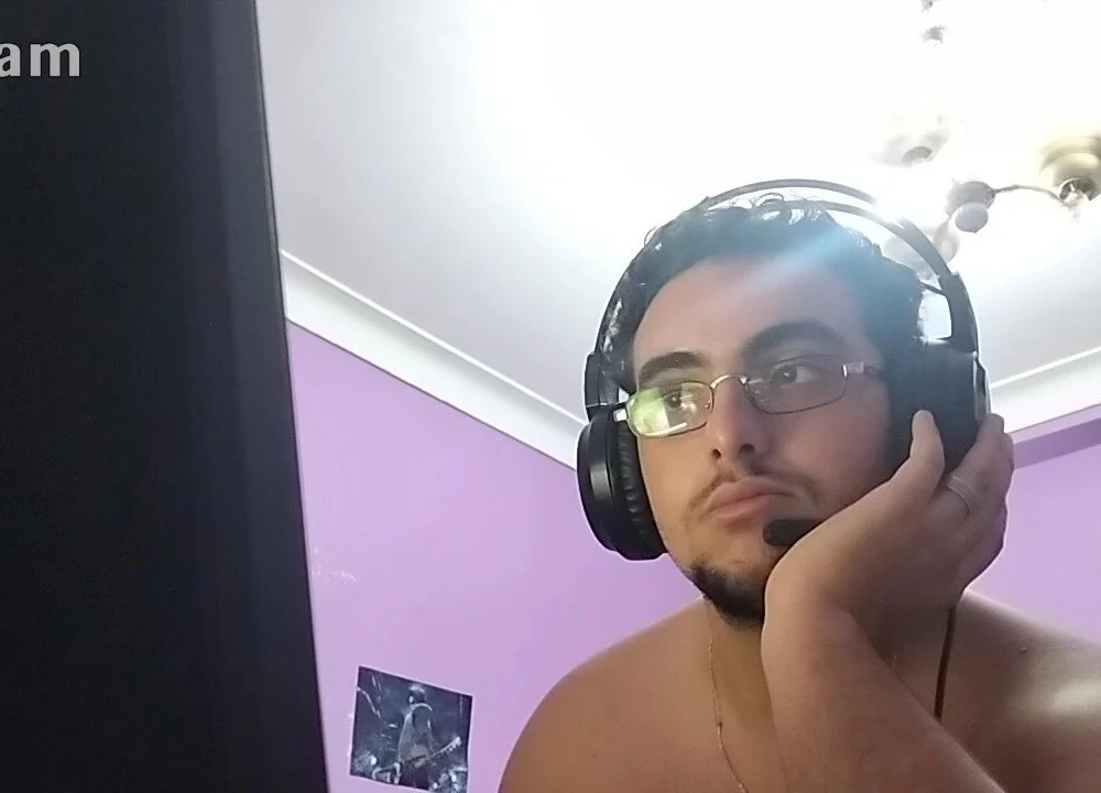 Offline chatovací místnost yassinOGgg