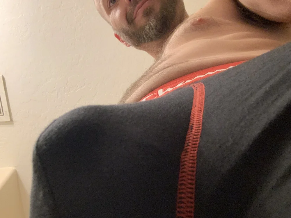 Pussiepounder3000's Offline Chat Room