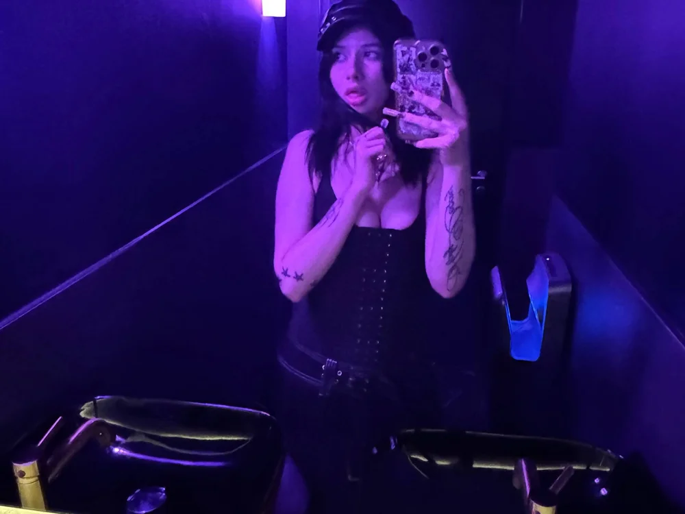Offline XXX chat YourDolly