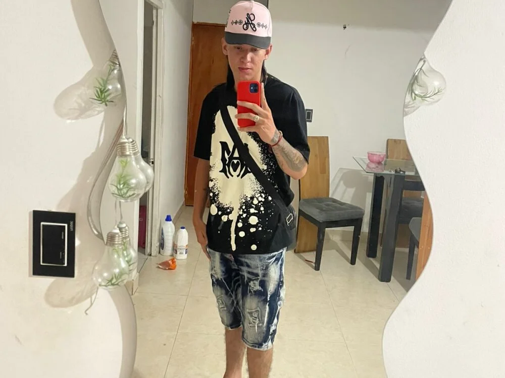 Stevan_andrez_ Offline XXX Chat