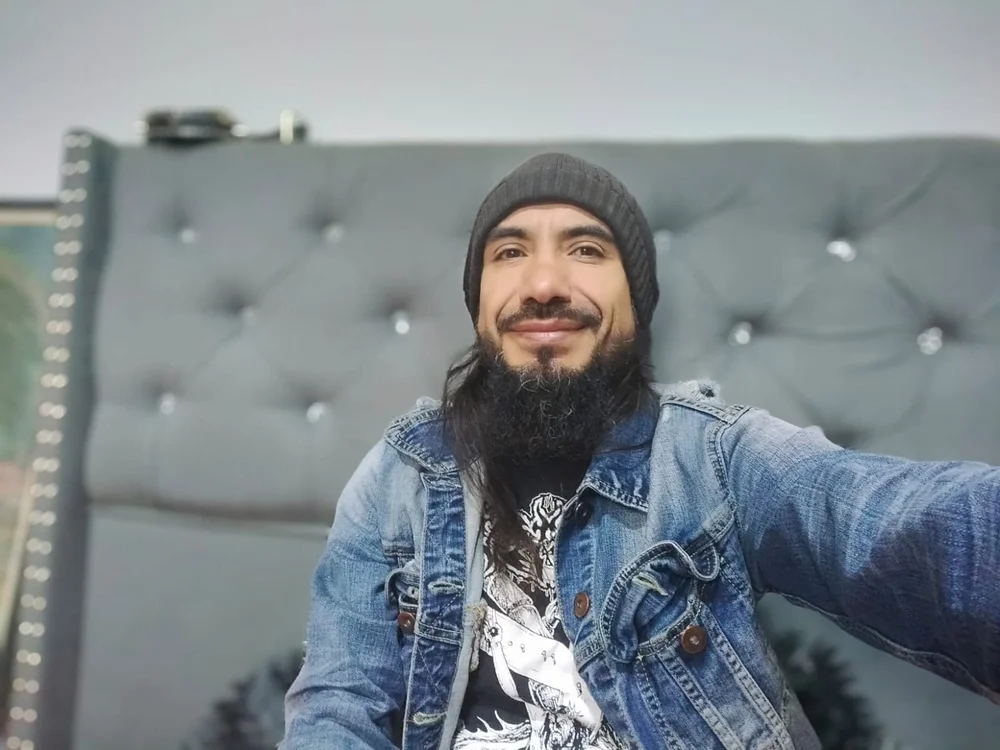 orgasmatrom's Offline Chat Room