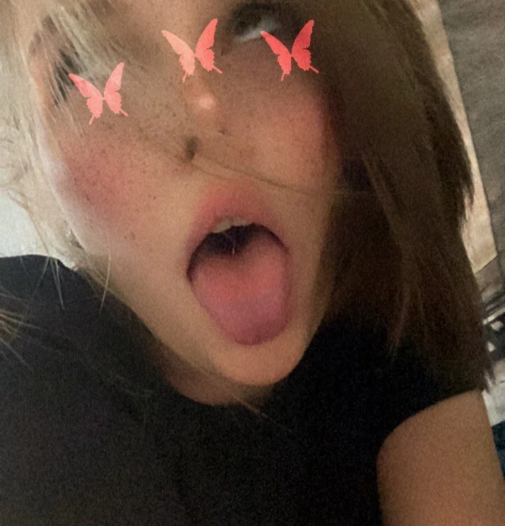 Cassandra_Davis' Offline XXX Chat