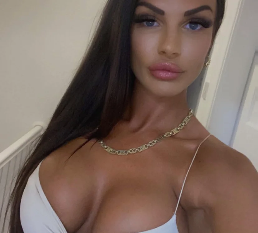 SophialeeUK's Offline Chat Room