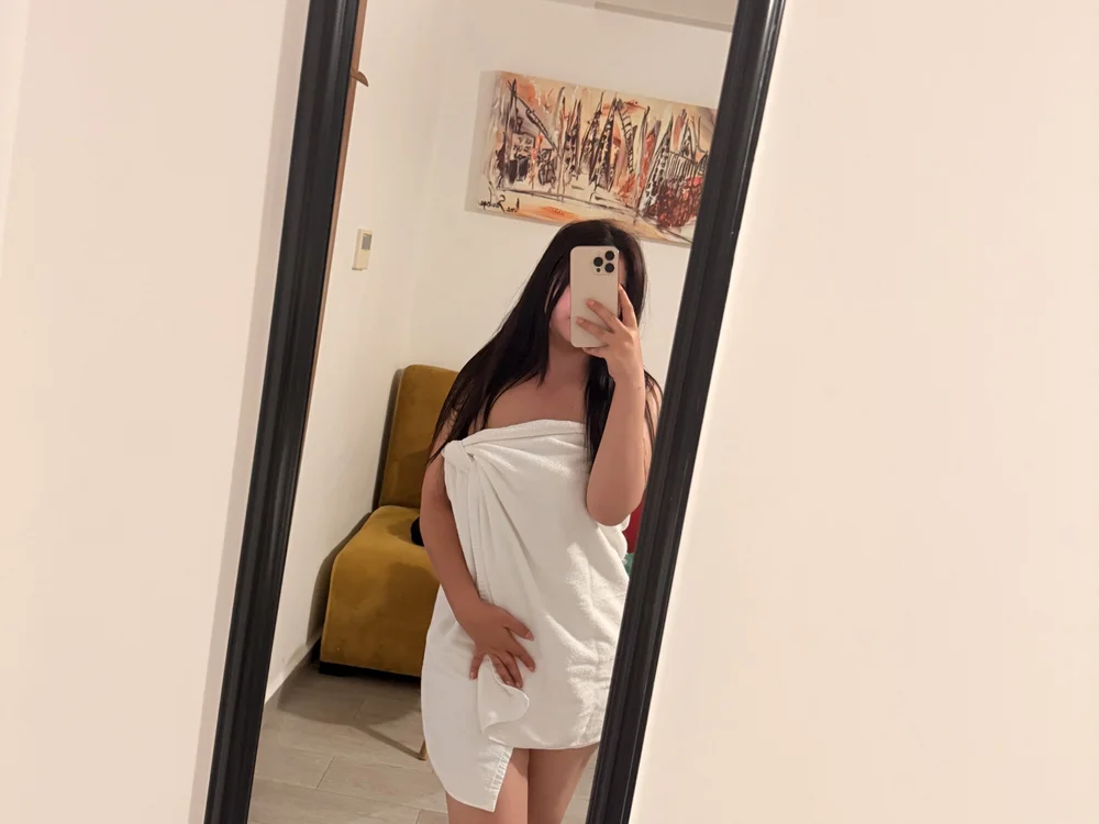 Hot-Queen-sarah's Offline XXX Chat