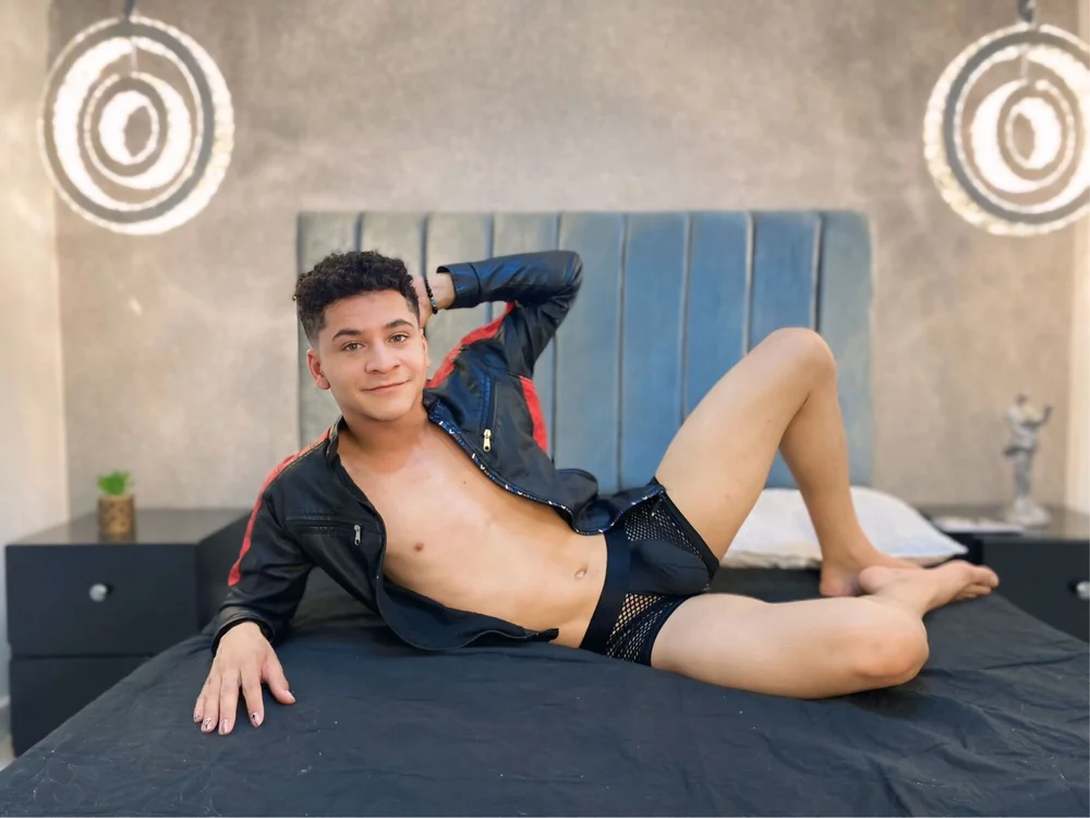 RhayHard_'s Offline Chat Room