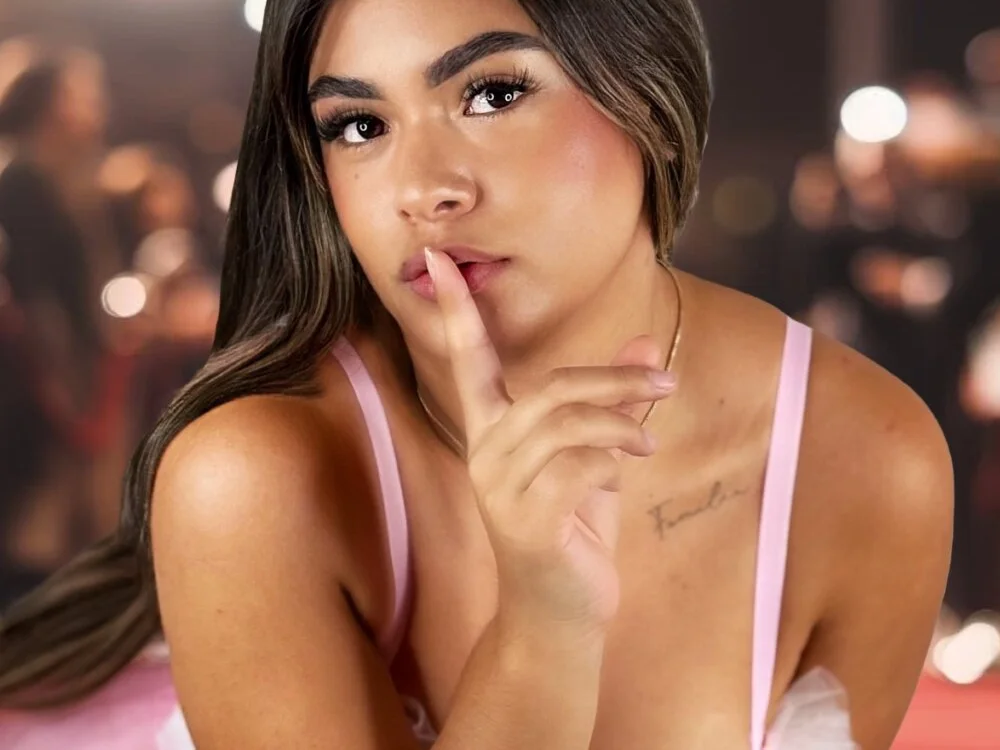 MoanWithMayaXXX's Offline XXX Chat