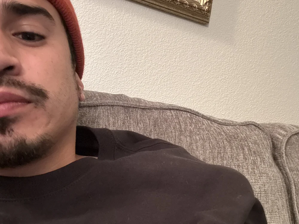 chuyito122's Offline Chat Room