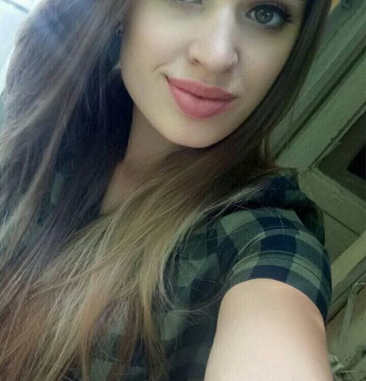 Gold_Anais' Offline Chat Room