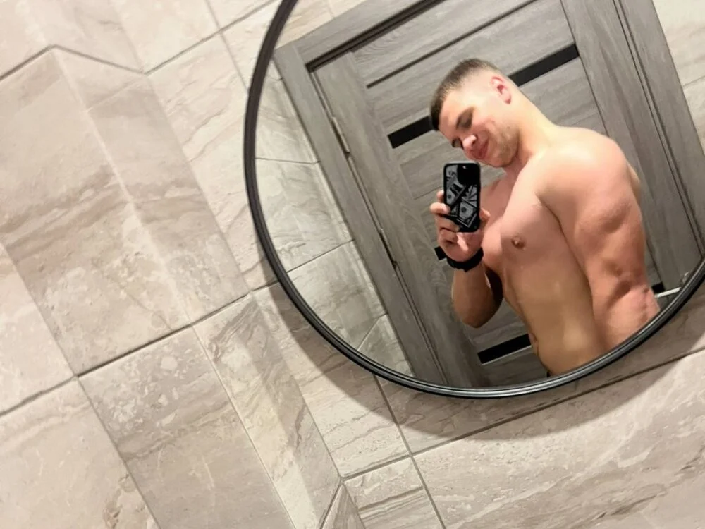 MusclePhantom Adlı Modelin Çevrimdışı XXX Sohbeti