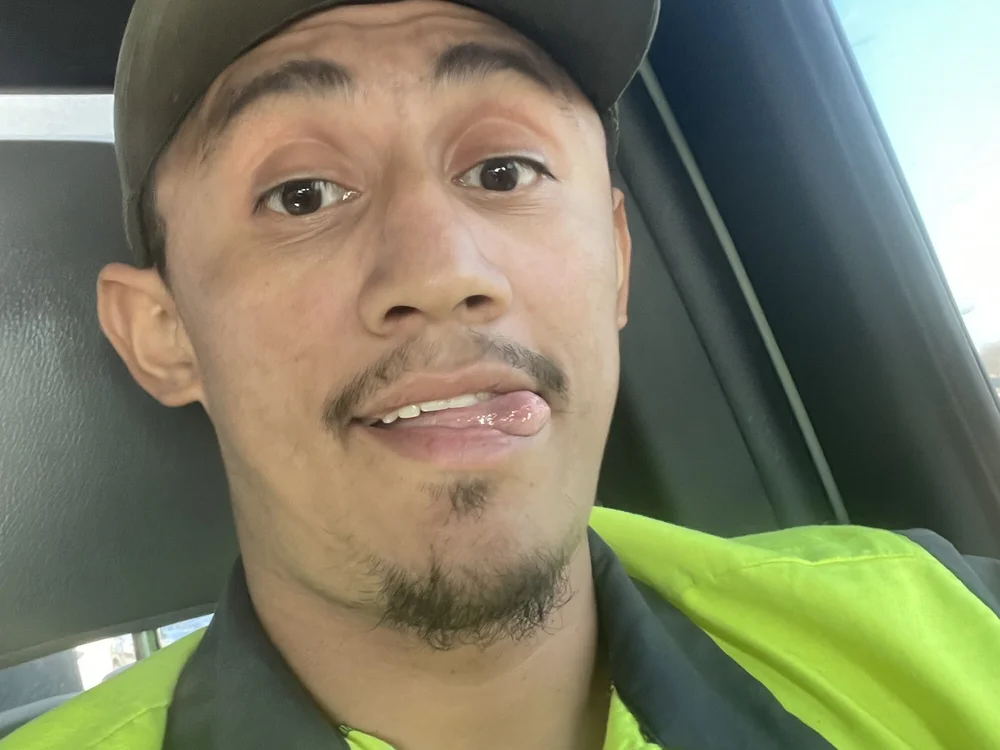 chuy696996's Offline Chat Room