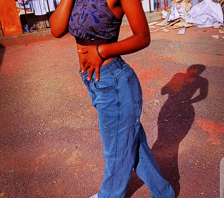 petite_clara24 Adlı Modelin Çevrimdışı XXX Sohbeti