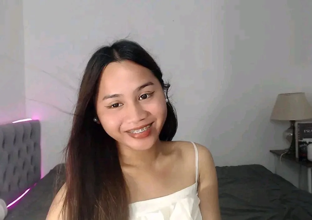 Petite_trish offline XXX-chat
