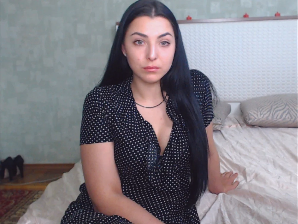 LolaaaShine's Offline XXX Chat