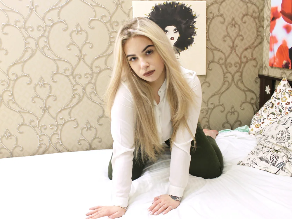 Amazing_Alison offline chatrum
