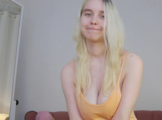 Ashly_Cherry's Offline Chat Room