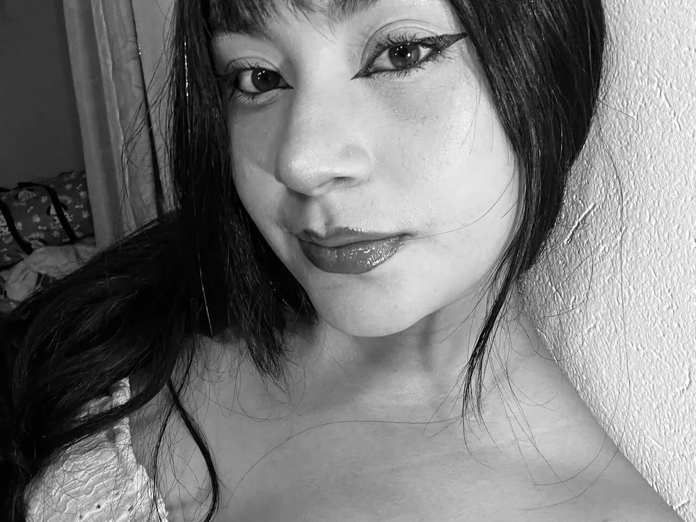 Olivia_Vega offline XXX-chat