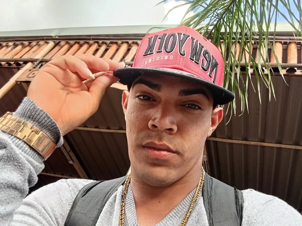 Alexanderreal23 Offline XXX Chat