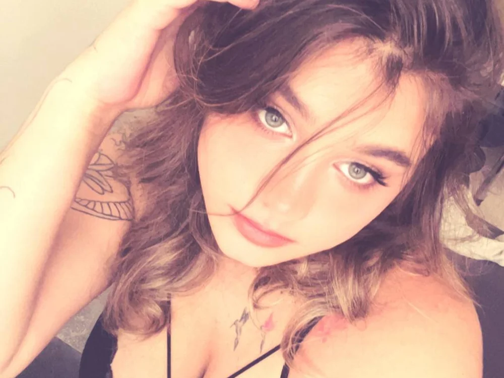AvaBrookss offline XXX-chat