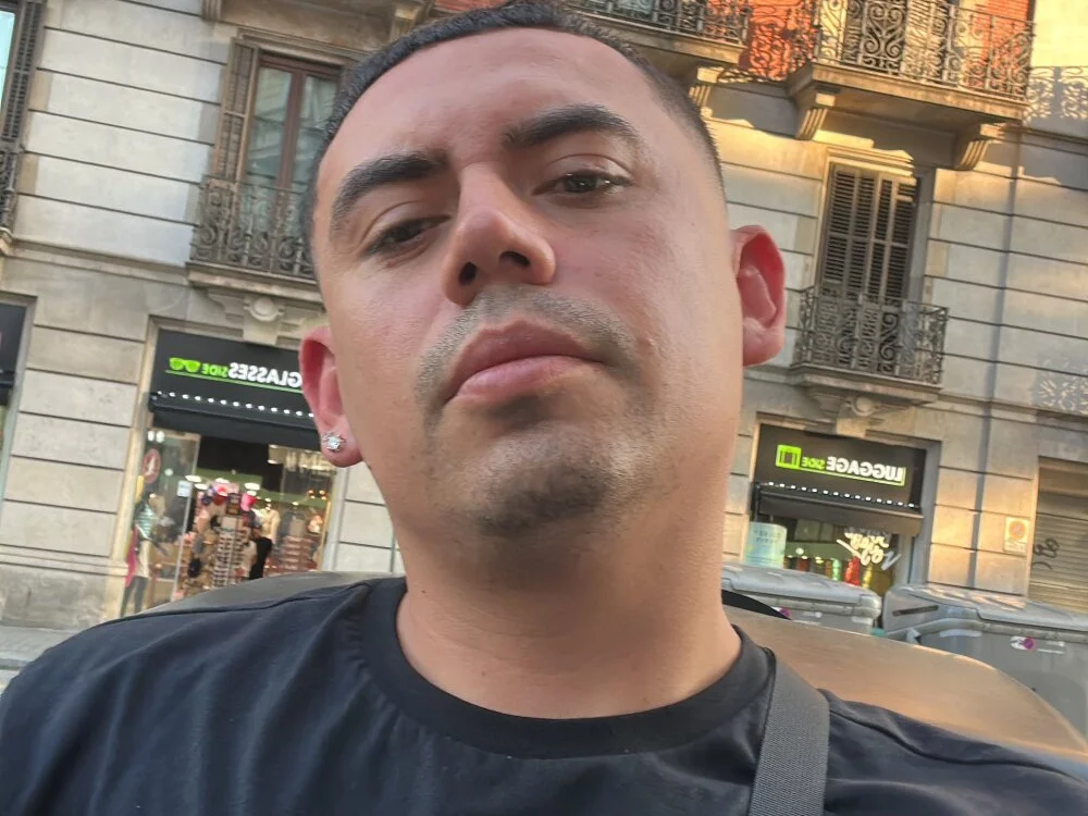 davidxxx099 অফলাইন XXX চ্যাট