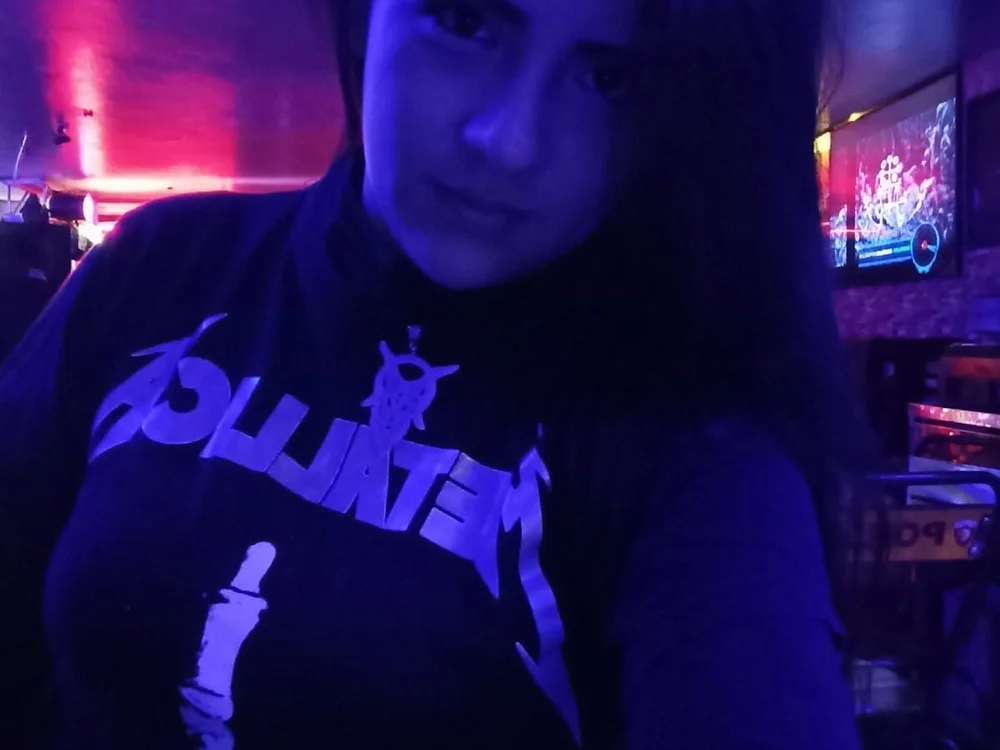Madelyne_'s Offline Chat Room