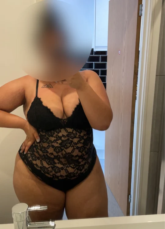 Curvy_Zia97's Offline XXX Chat