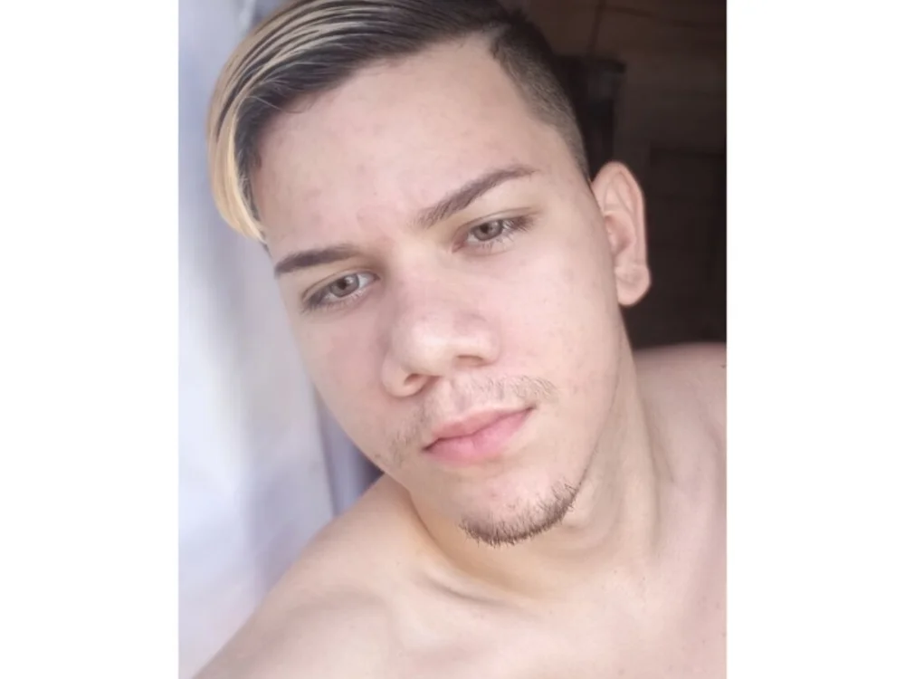 Chatroom XXX hors ligne de Baiano096