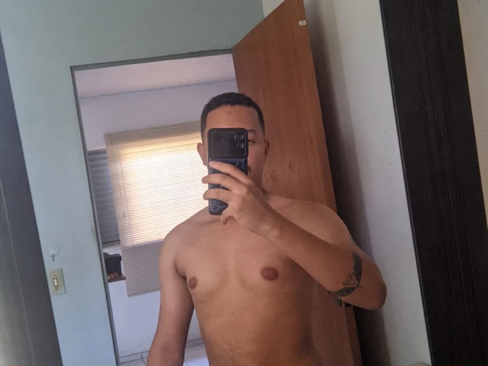 MikaelRios' Offline XXX Chat