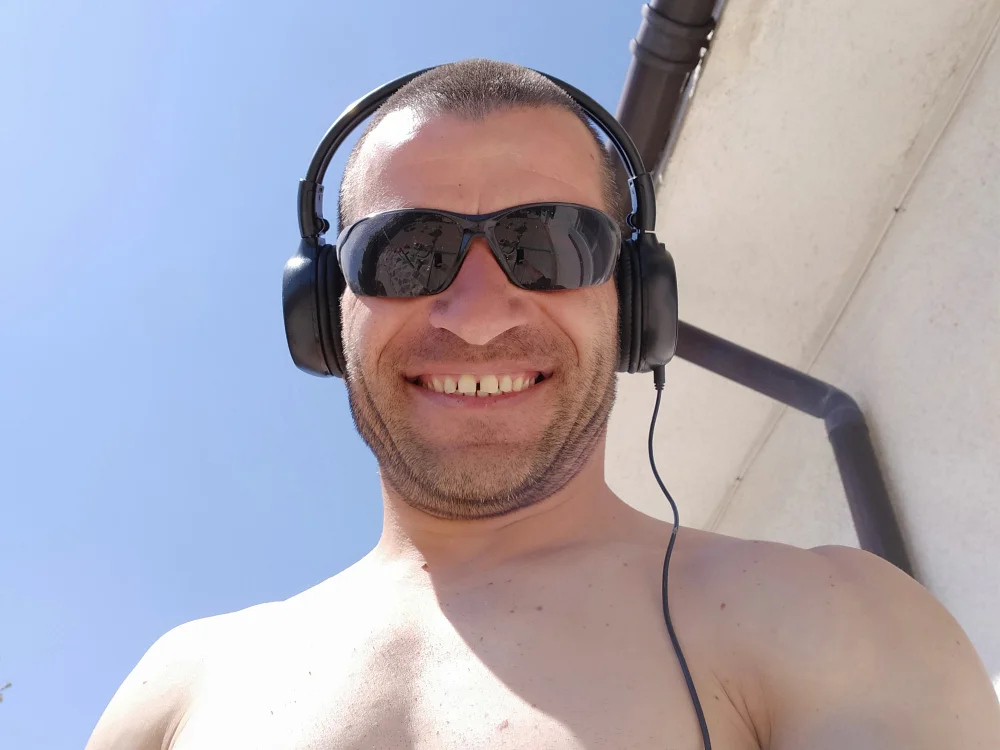 enestar___'s Offline Chat Room
