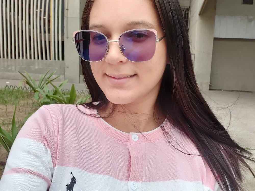 Felicia_1998n Offline chat-huone