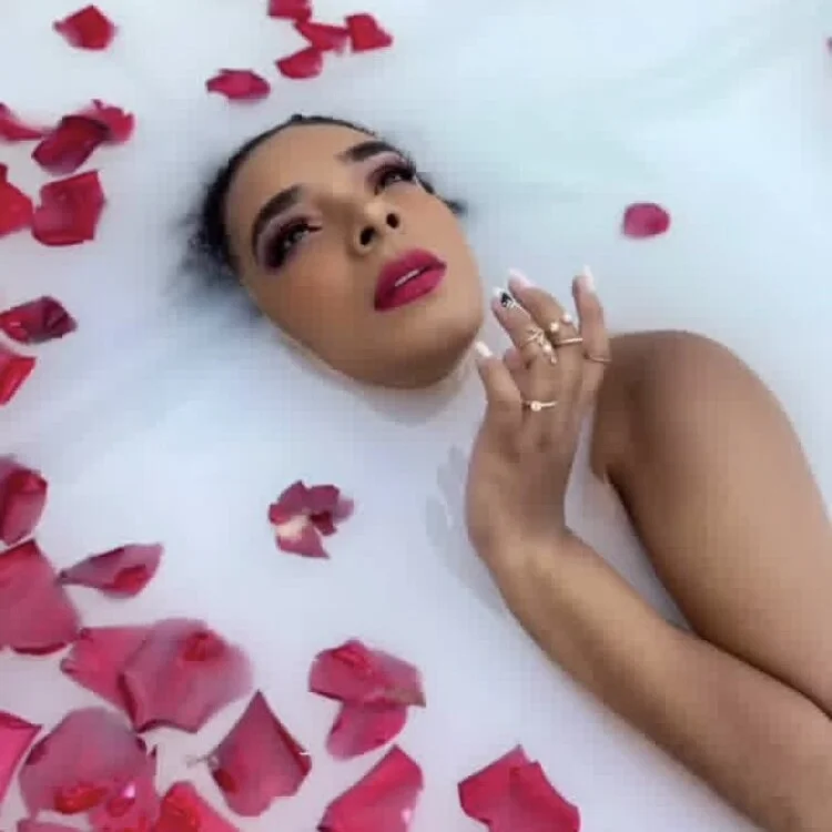 Nia_burning Offline XXX-chat