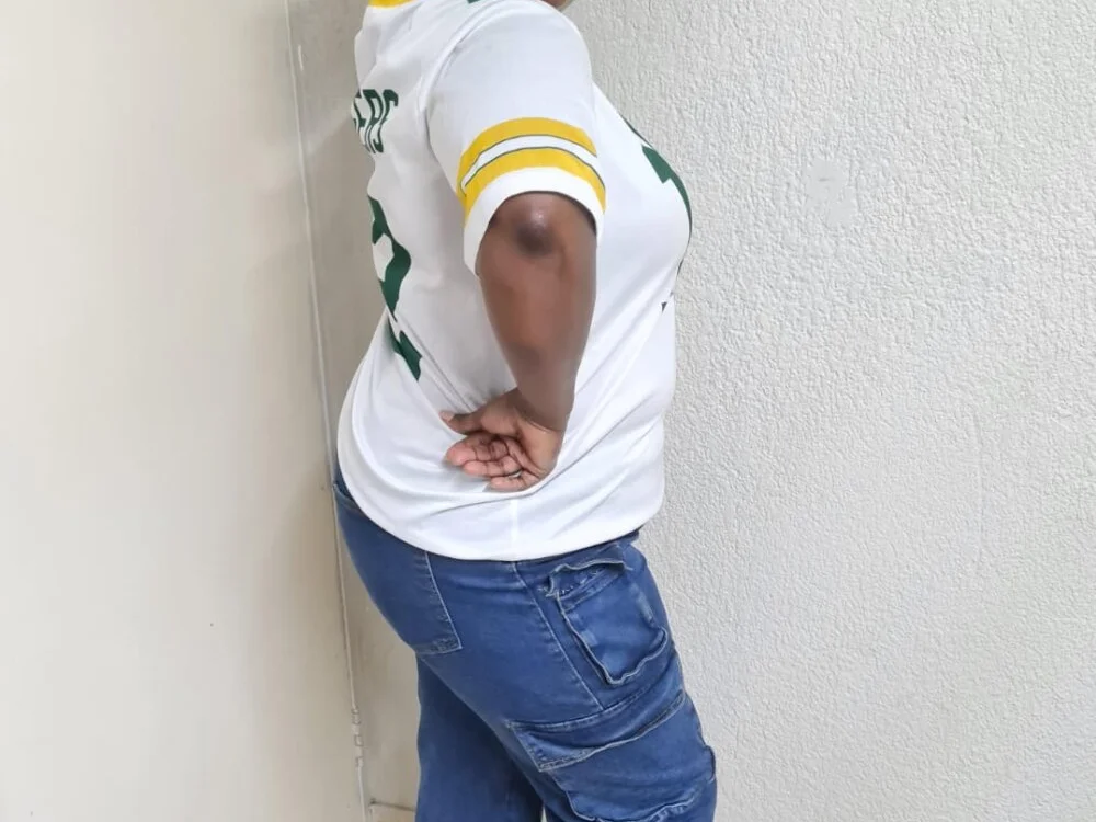 Busty42DDZA's Offline XXX Chat