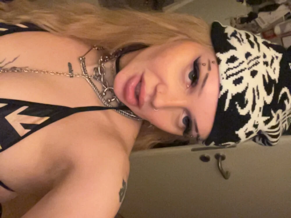 babydoll200369's Offline XXX Chat