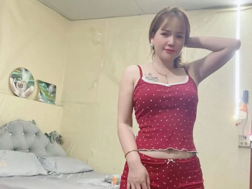 Ely-cute2k 離線 XXX 聊天