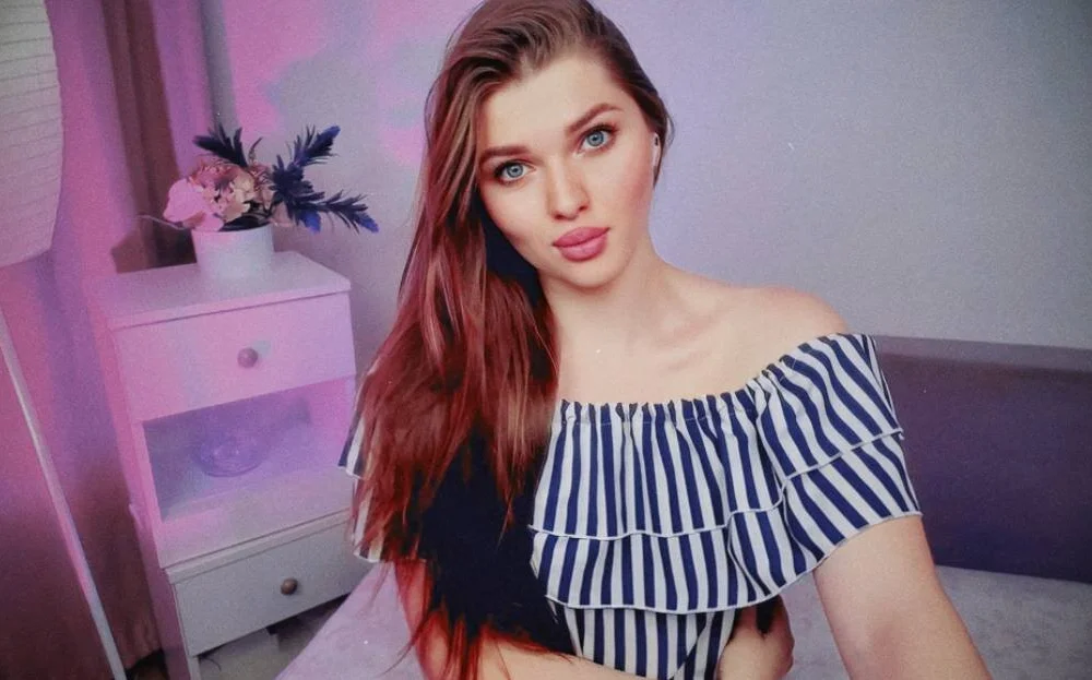 _Mia__Mia_'s Offline Chat Room