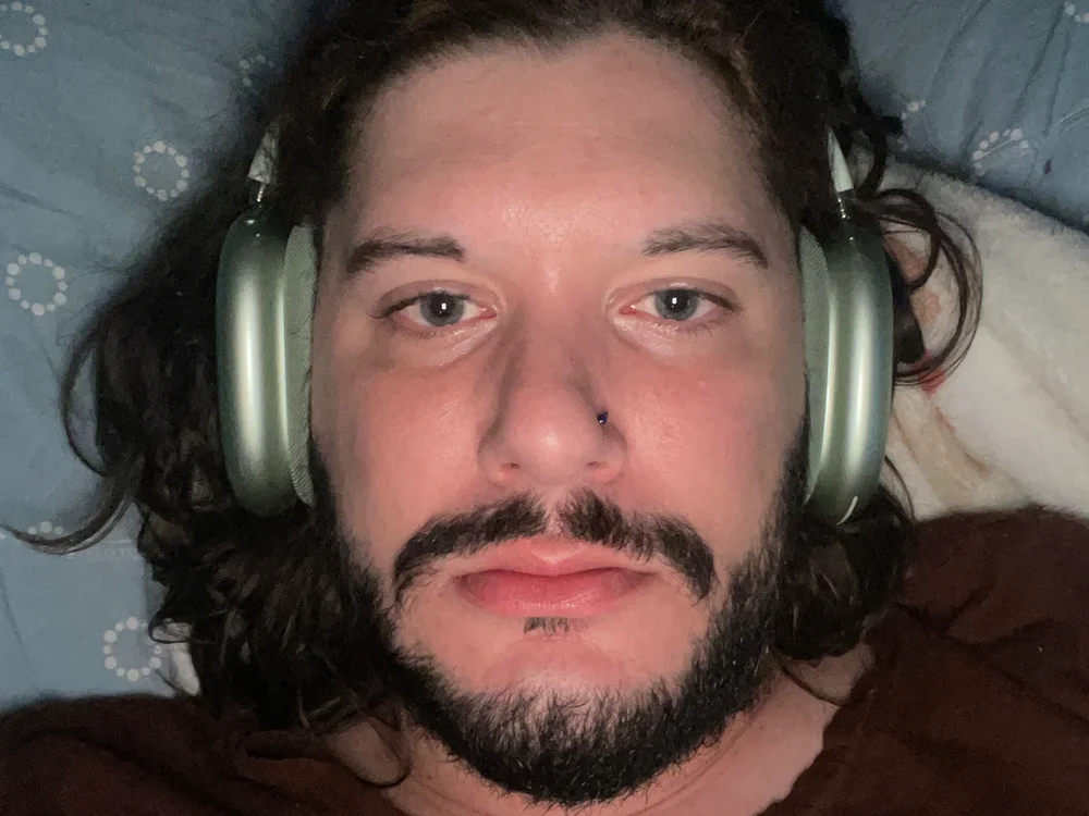 Thisguyhere08's Offline Chat Room