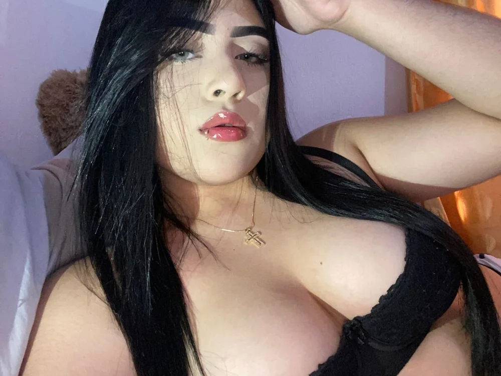 Luna__Velvett_ Adlı Modelin Çevrimdışı XXX Sohbeti