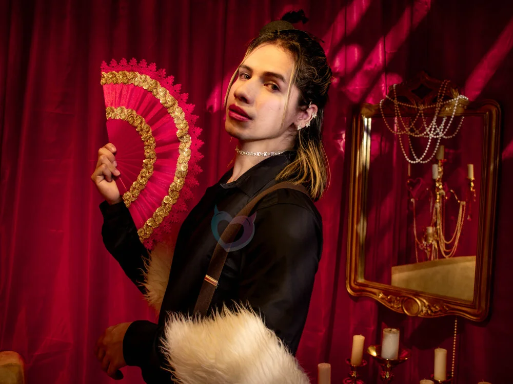 دردشة TylerBloom الجنسية دون اتصال