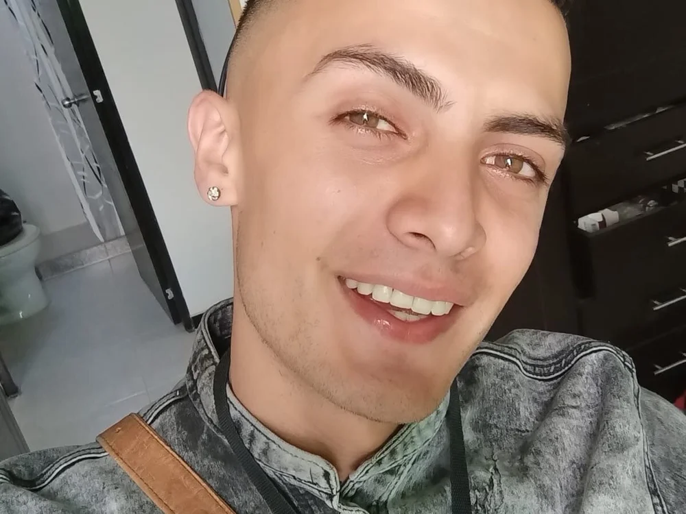 yourfantasy19's Offline XXX Chat