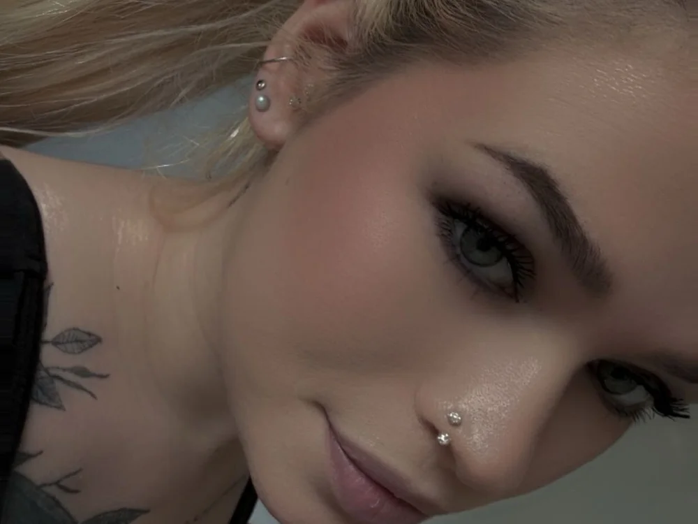 Offline XXX chat BlondeChaya