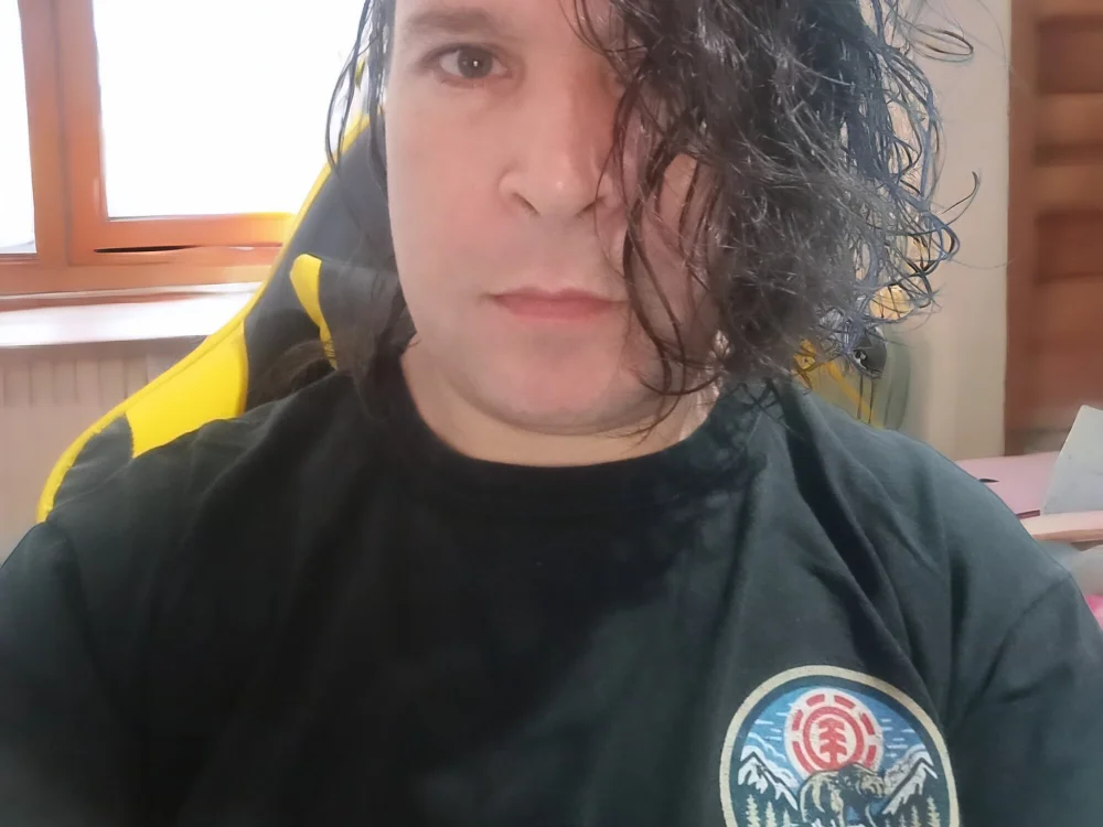emadream's Offline Chat Room