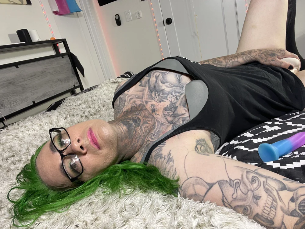 TG_Nikki36's Offline Chat Room
