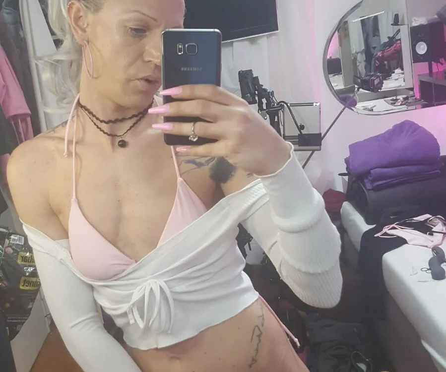 sinalinaluna Offline XXX-Chat