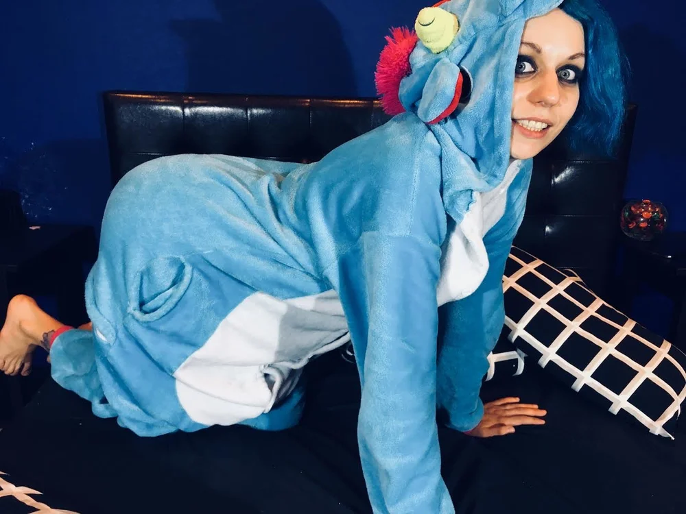 Roxy_Dias' Offline Chat Room
