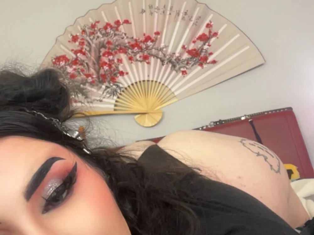 LillyNoir's Offline Chat Room