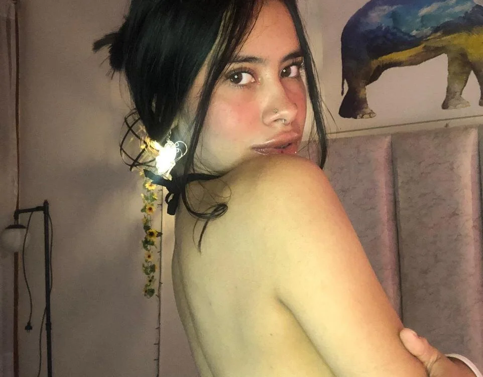 miamooncsn Offline XXX chat