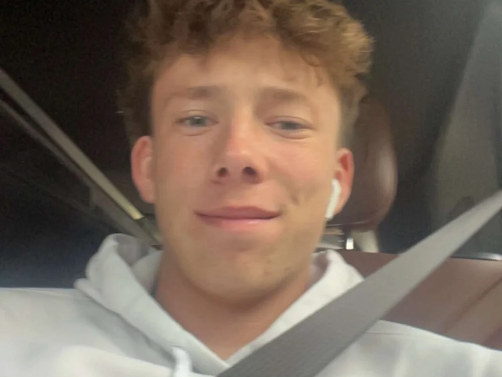 Hornyboy4359's Offline Chat Room