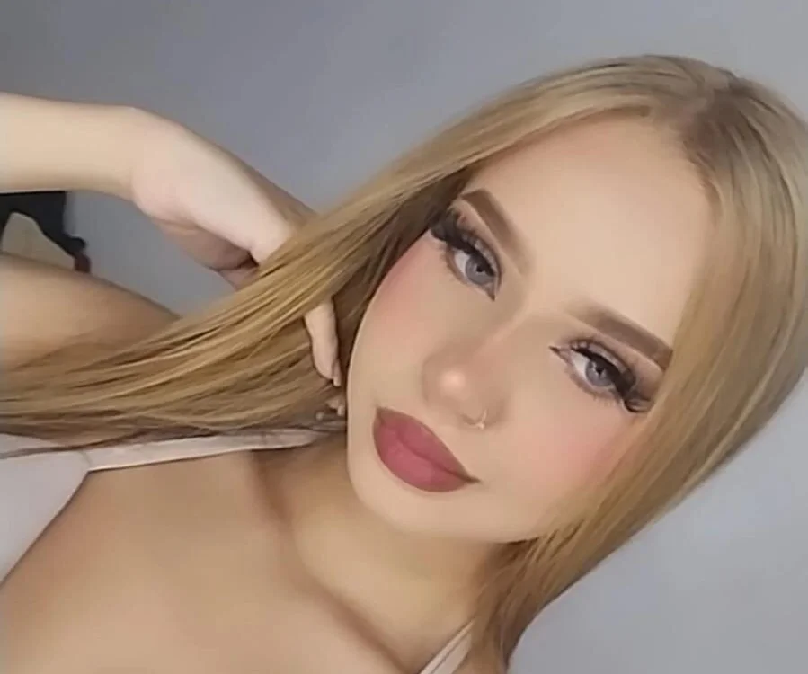 scarlett_blons' Offline XXX Chat